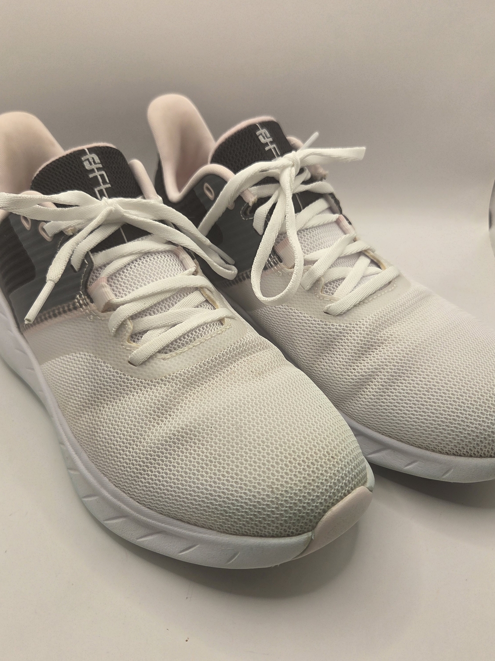 FootJoy FJ Flex spikeless golf shoes